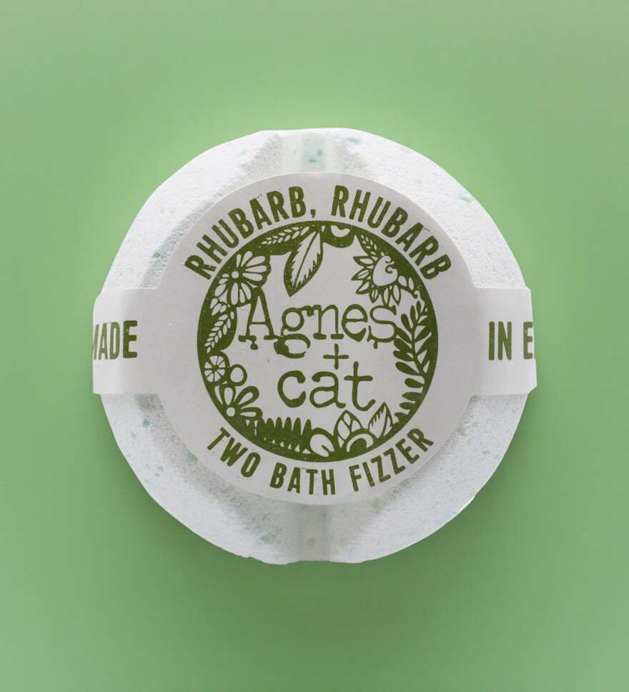 Agnes + Cat Bath Fizzer - Rhubarb Rhubarb