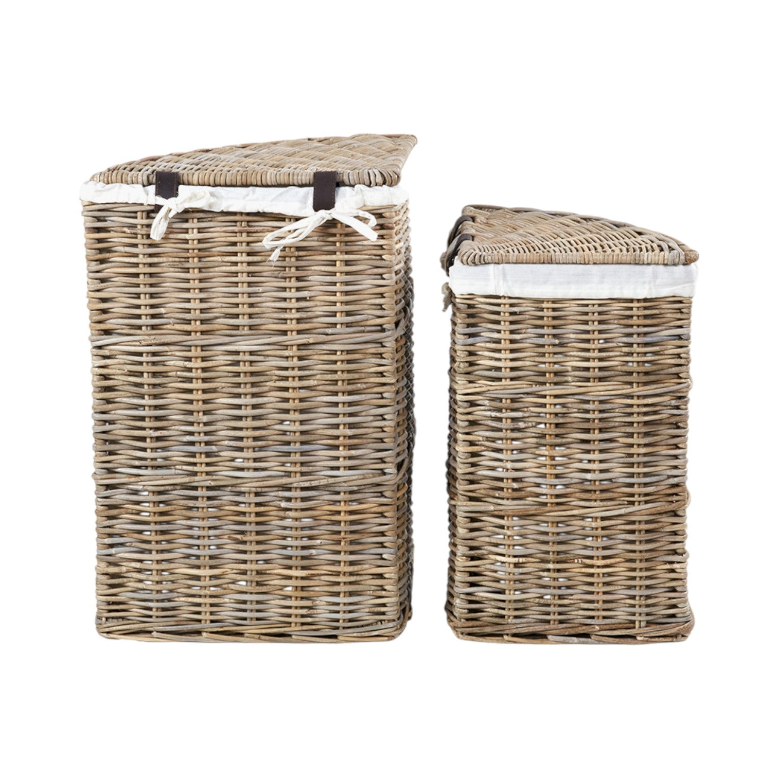 44-25229Setof2GreyKubuRattanLinedCornerLinenBaskets2-Photoroom.jpg