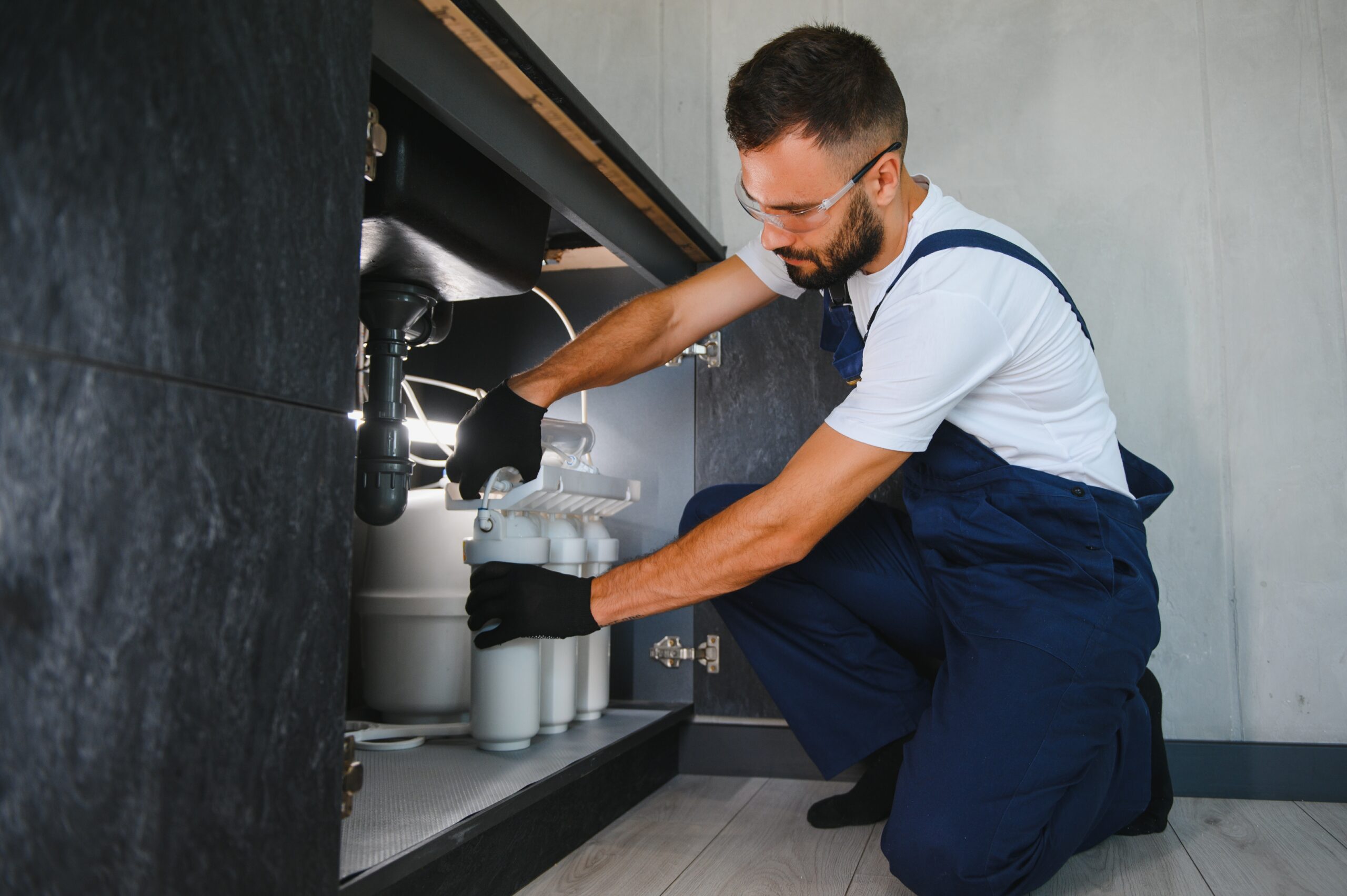 plumber change the water filter