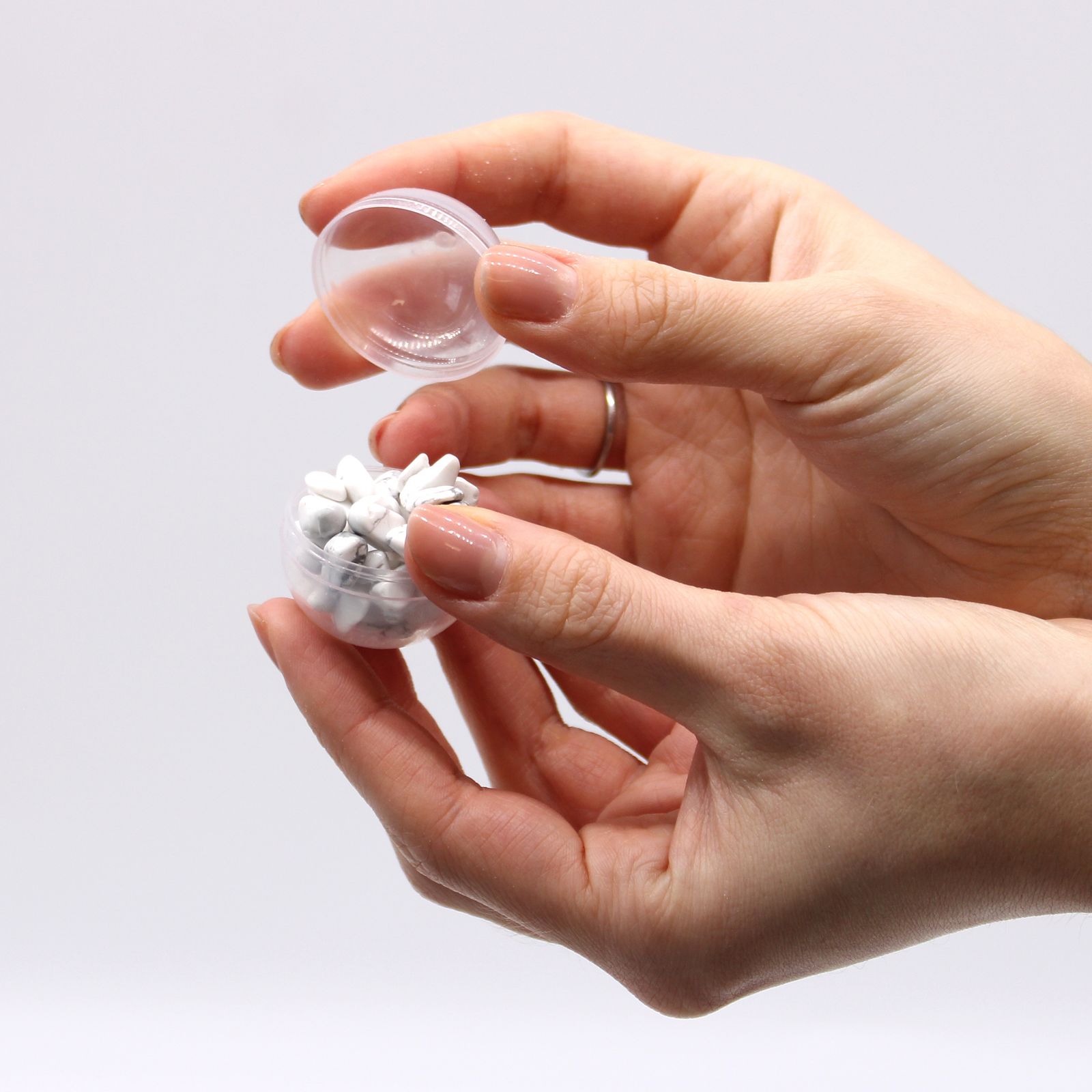 White Jasper Gem Bracelet Bath Bomb - Image 7